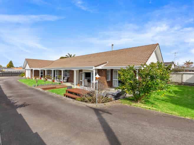 12 Smiths Road, Matua