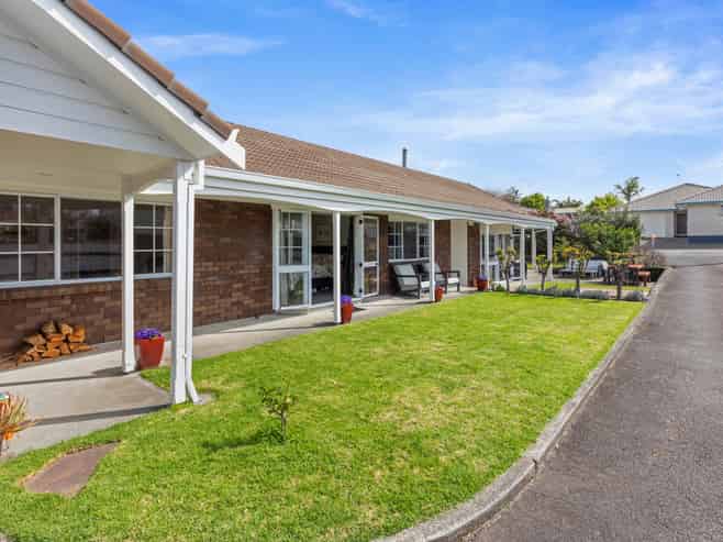 12 Smiths Road, Matua