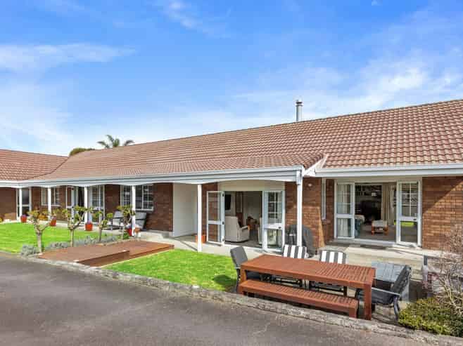 12 Smiths Road, Matua