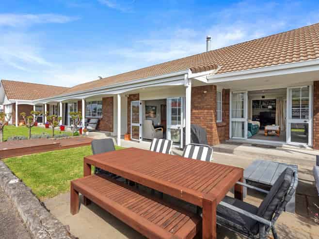 12 Smiths Road, Matua