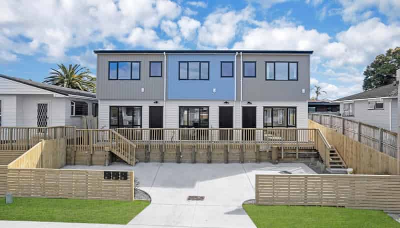 23,25,27 Robert Allan Way, Pakuranga Heights