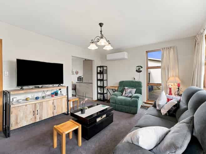 2/70 Shakespeare Road, Waltham