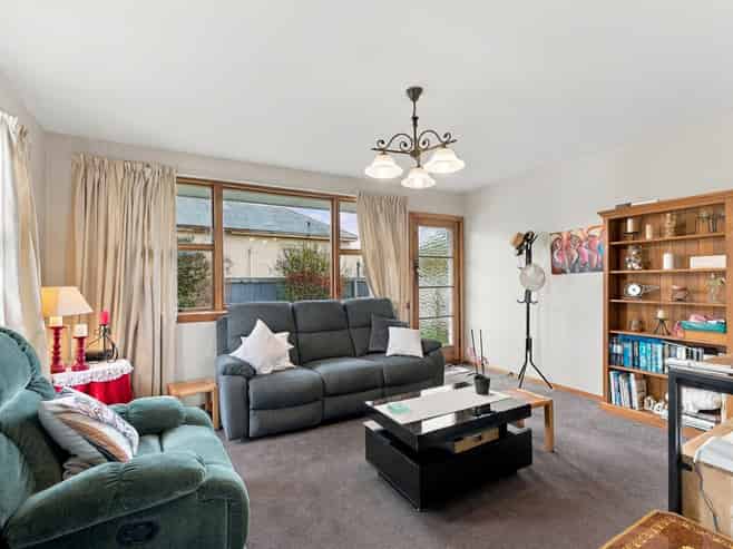 2/70 Shakespeare Road, Waltham