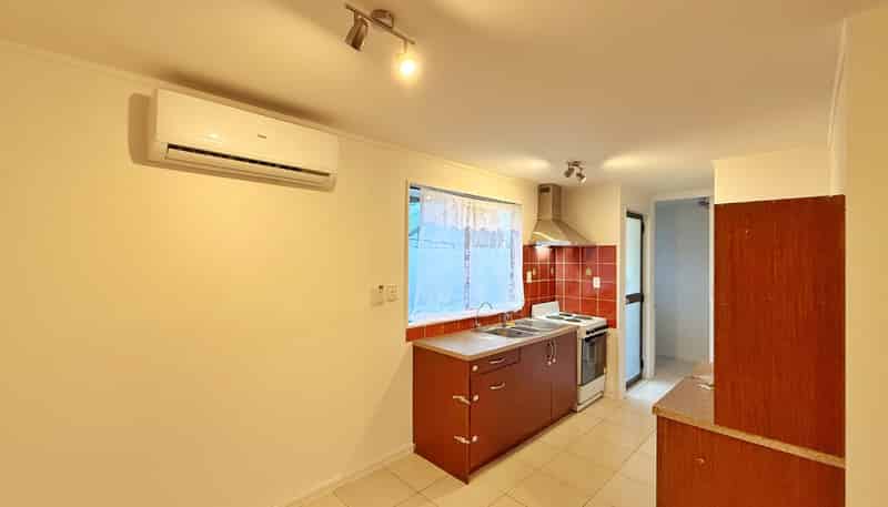 2/164 Universal Dr, Henderson
