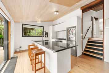 107 Lone Kauri Road, Karekare
