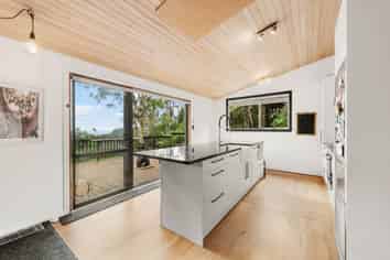 107 Lone Kauri Road, Karekare