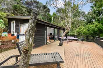 107 Lone Kauri Road, Karekare