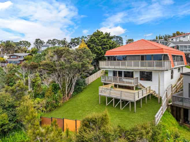 254 Whangaparoa Road, Red Beach