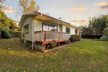 52 Seddon Street, Waikanae