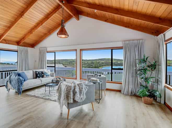 82 Shakespear Road, Army Bay