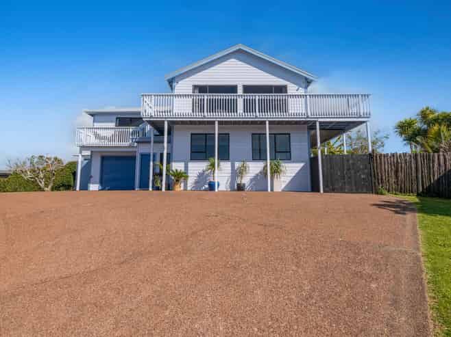 82 Shakespear Road, Army Bay