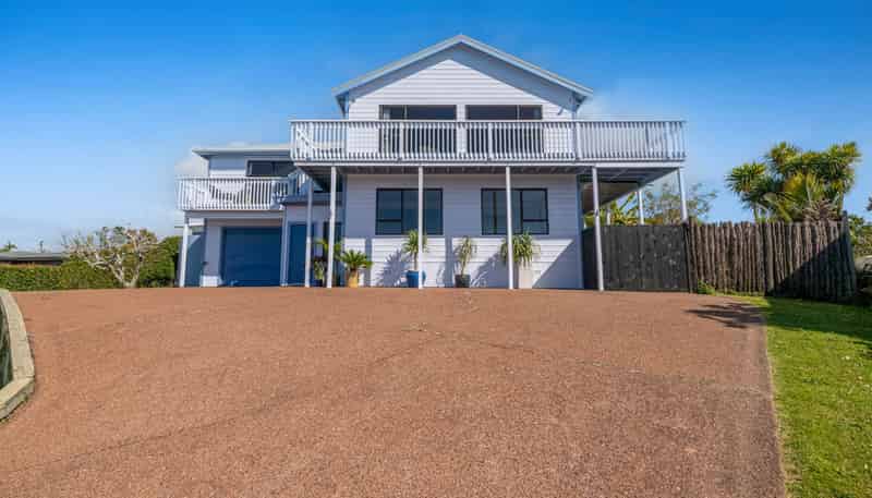 82 Shakespear Road, Army Bay