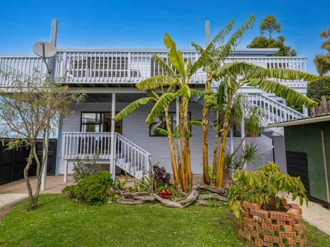 82 Shakespear Road, Army Bay