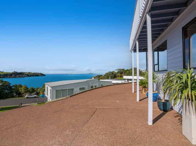 82 Shakespear Road, Army Bay