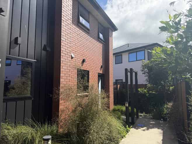 8/3 Milne Crescent, Taita