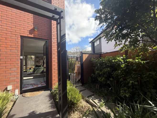 8/3 Milne Crescent, Taita