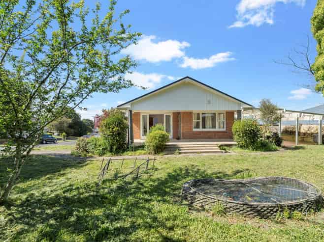 2 Knights Drive, Hillpark