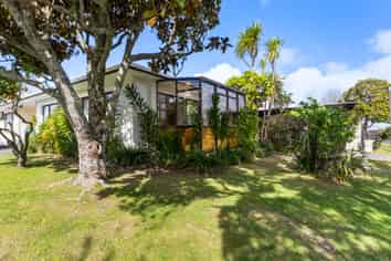 1/6 Pokapu Street, Titirangi