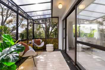 1/6 Pokapu Street, Titirangi