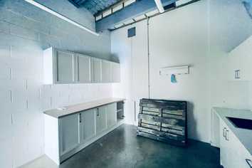 MODERN RETAIL IN A GROWING PRECINCT
