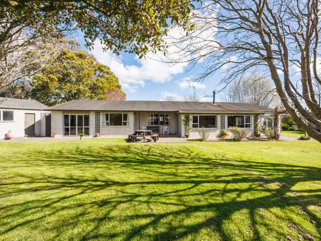 879 Reid Line East, Bunnythorpe