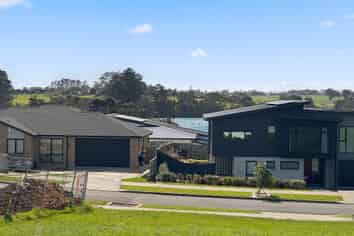 13 Nola Avenue, Glenbrook