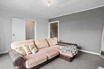  16 Tolerton Avenue, Elgin