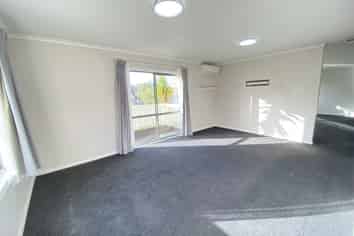 5C Charlenne Close, Ranui