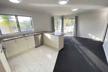 5C Charlenne Close, Ranui