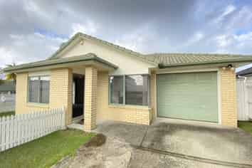 5C Charlenne Close, Ranui