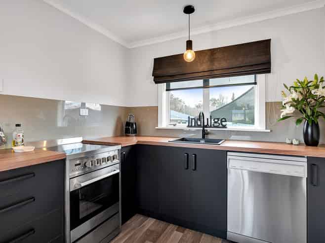 98 Brecon Road, Stratford