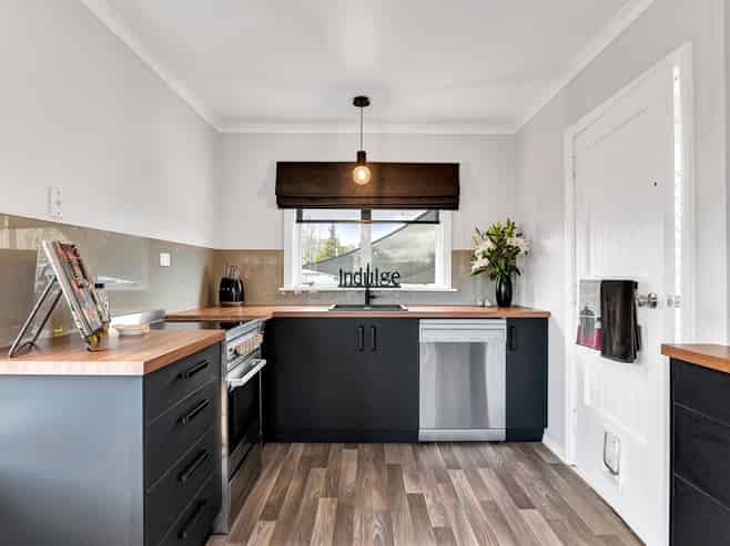 98 Brecon Road, Stratford