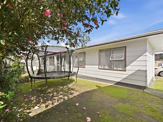 8B Spinel Place, Pukehangi