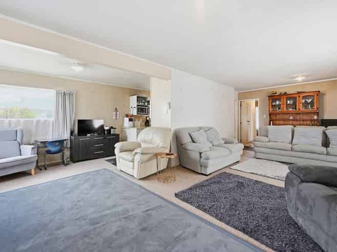 8B Spinel Place, Pukehangi