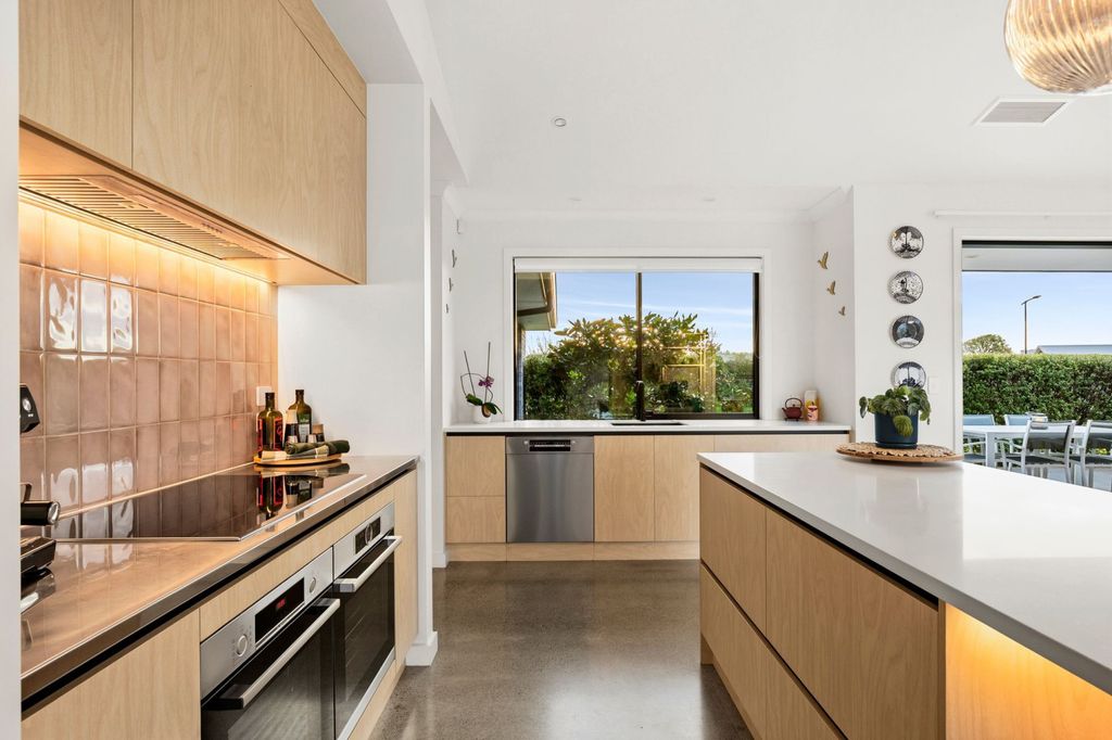 Masterful design, countryside views 5