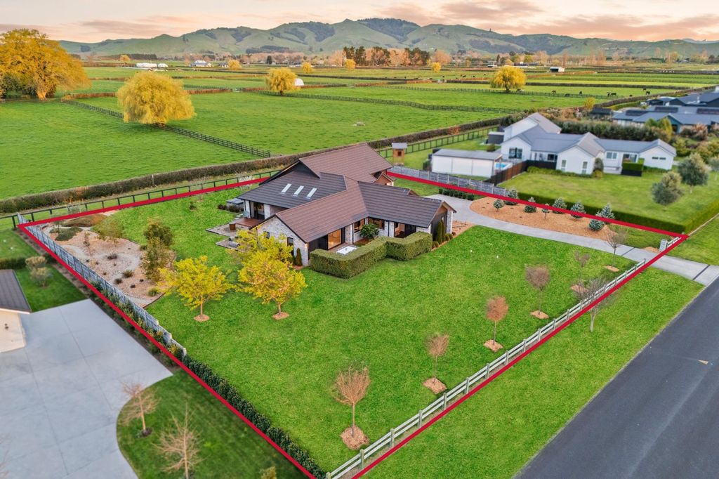 Masterful design, countryside views 3