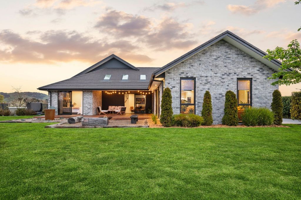 Masterful design, countryside views 2