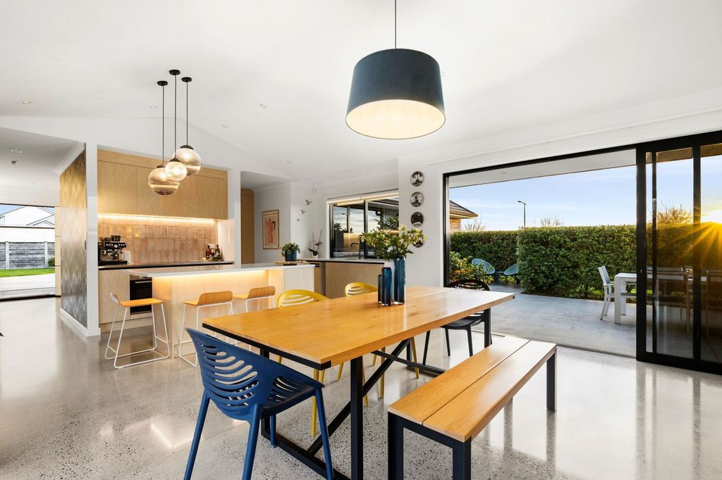 Masterful design, countryside views 4