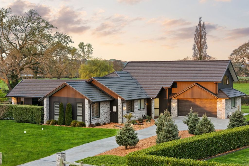 Masterful design, countryside views 1