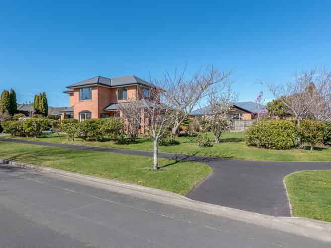 2 Harrys Way, Redwood