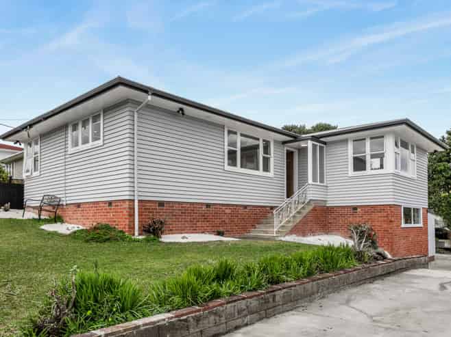 30 Sylvan Crescent, Te Atatu South