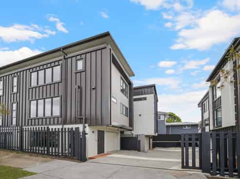 2/280 Great South Road, Epsom