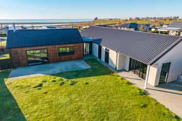 8 Lancewood Terrace, Oceanview