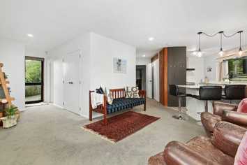 1 Avonlea Grove, Belmont