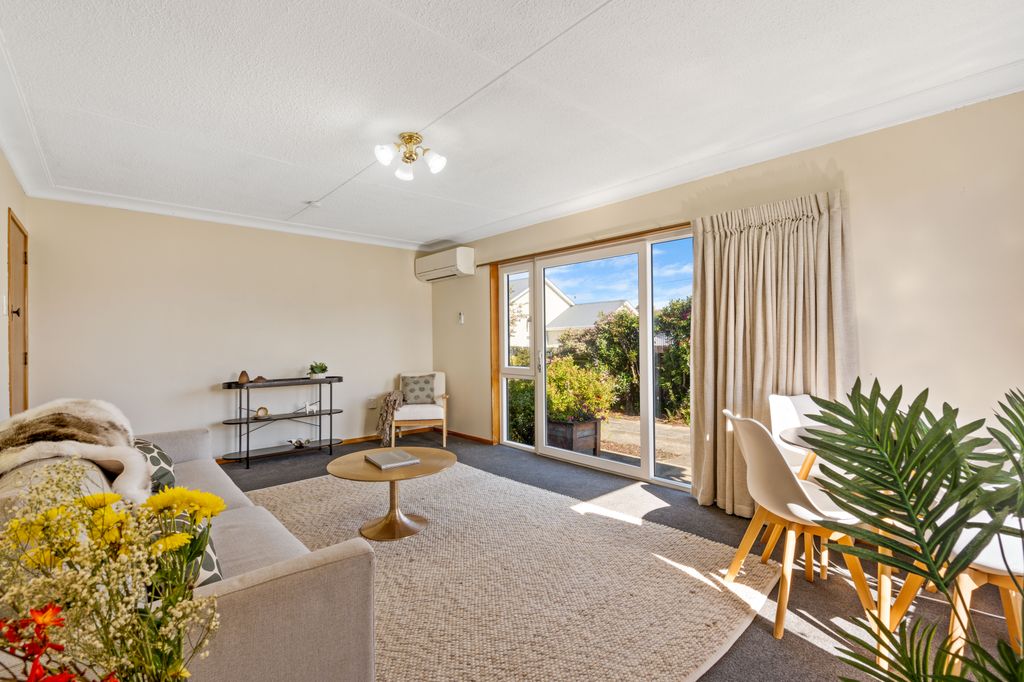Sunny 2 Bedroom Unit In St Kilda 3