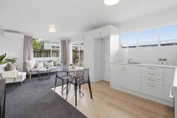 2/2 West Belt, Lincoln
