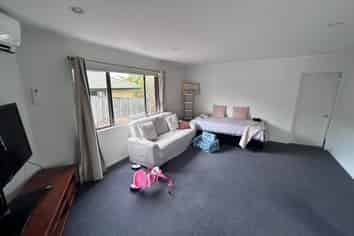 2/250 Wairau Road, Glenfield