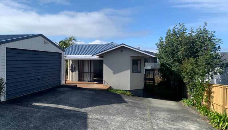 2/250 Wairau Road, Glenfield