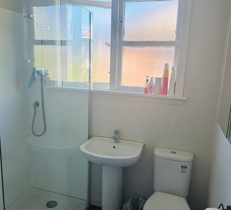 2 bedroom house available for rent 4
