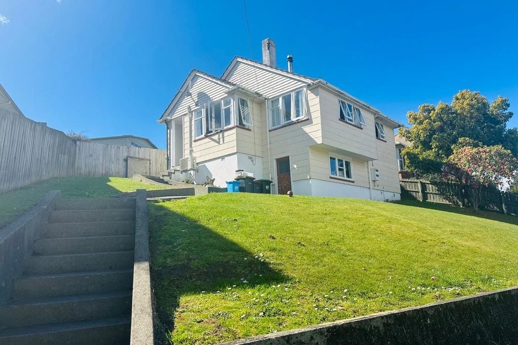 2 bedroom house available for rent 1